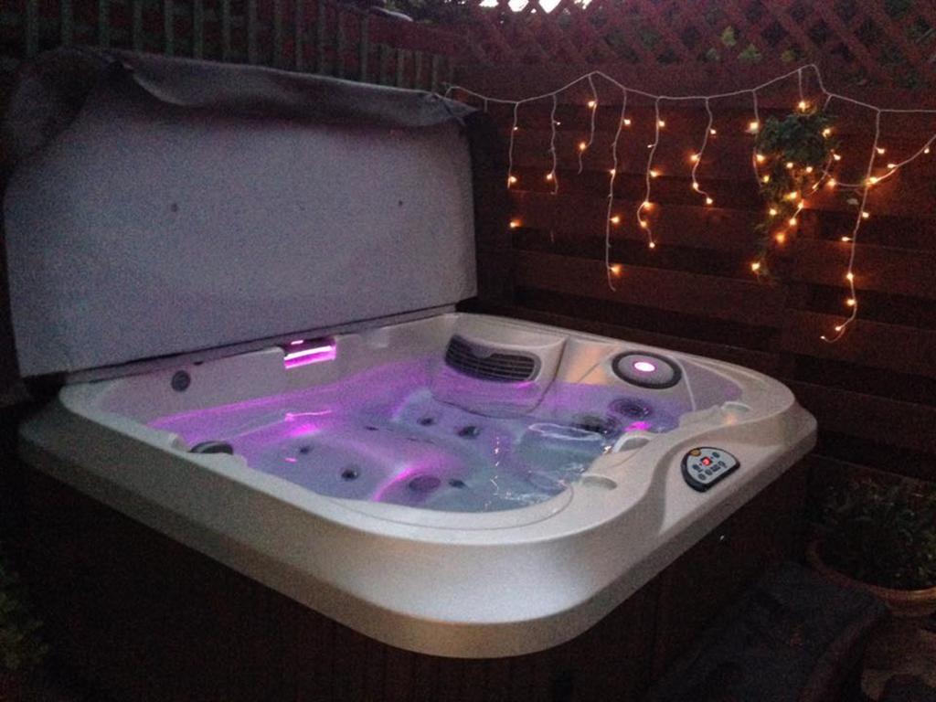 The Chapel House & Hot Tub Villa Andreas Екстериор снимка